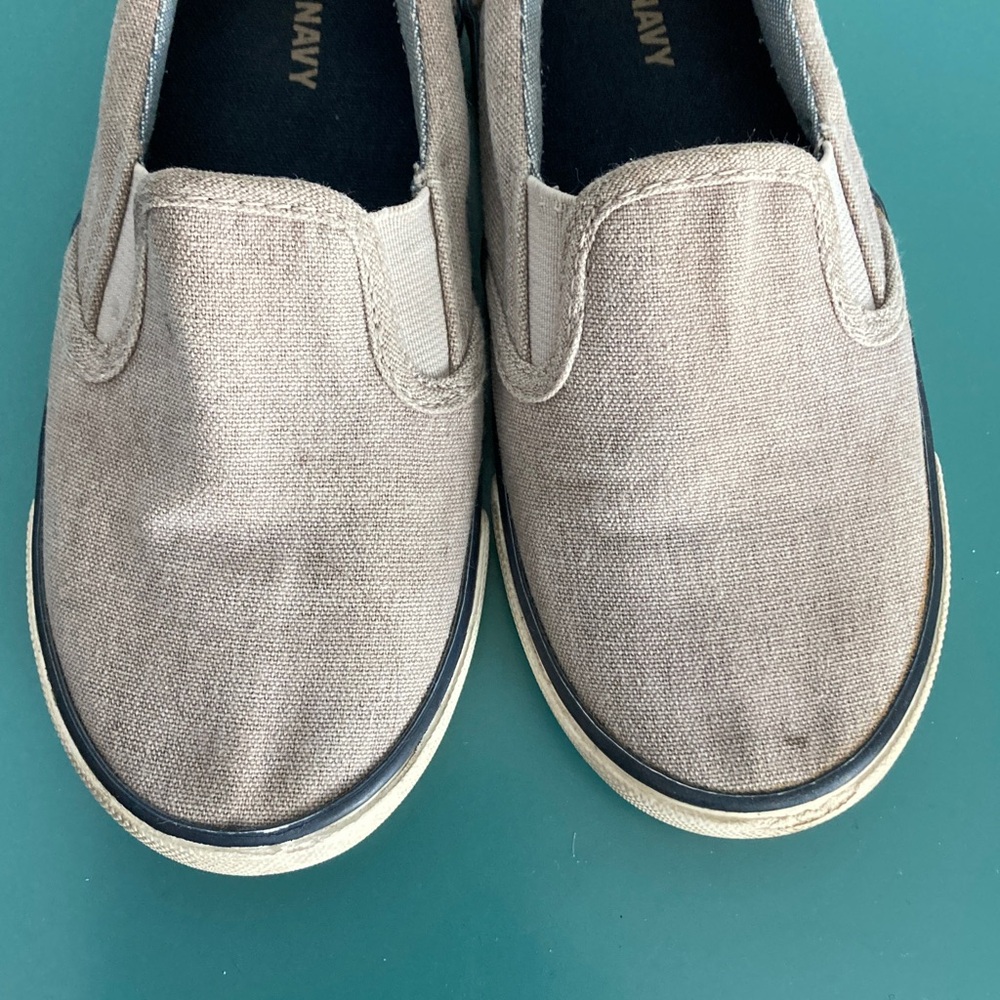 Old Navy Kids Light Gray Slip-On Sneakers Kids Size 10 - Picture 11 of 14